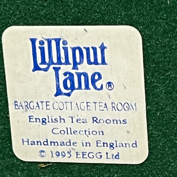 Lilliput Lane | Bargate Cottage Tea Room | English Tea Rooms Collection - Picture 15 of 15